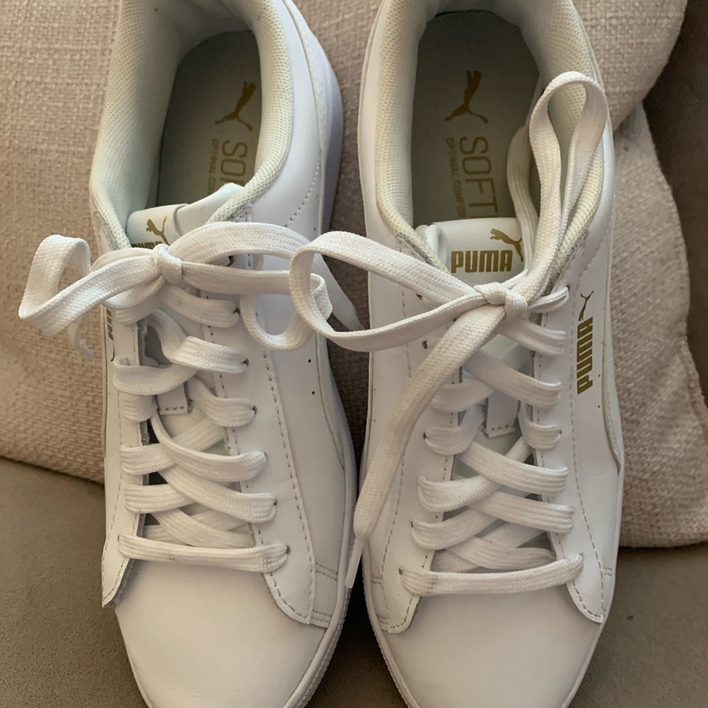 White Puma Leather Tennis Shoes